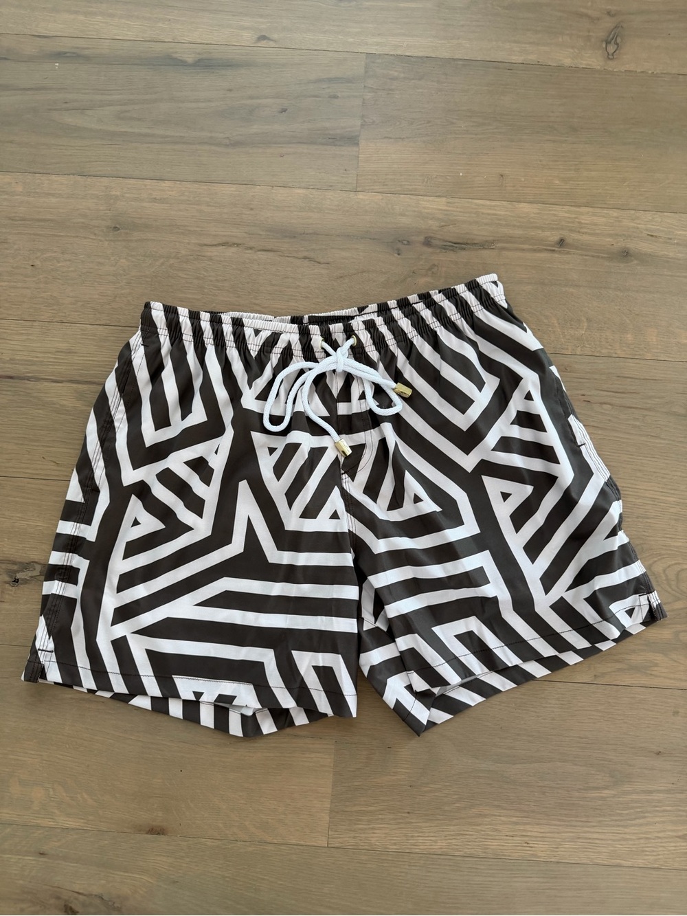 Kenny Flowers “The Dubai Daze” Brown Print Swim Trunks 4.5” inseam. Like new!